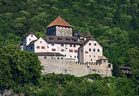 Liechtenstein-Schloss-Vaduz-Wikipedia-cc_Presse-Informationsamt_Vaduz001
