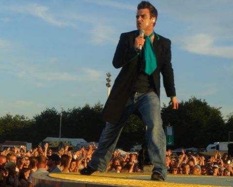 Robbie-Williams-Hamburg2006-Wikipedia-Jacqueline_Sanfilippo-DSC03276