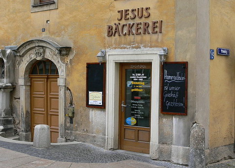 auffahrt-jesus-baeckerei-wikipedia-674PX-1