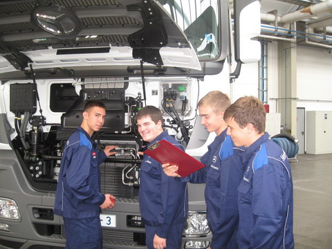 mercedes-truck-auszubildende-10A928