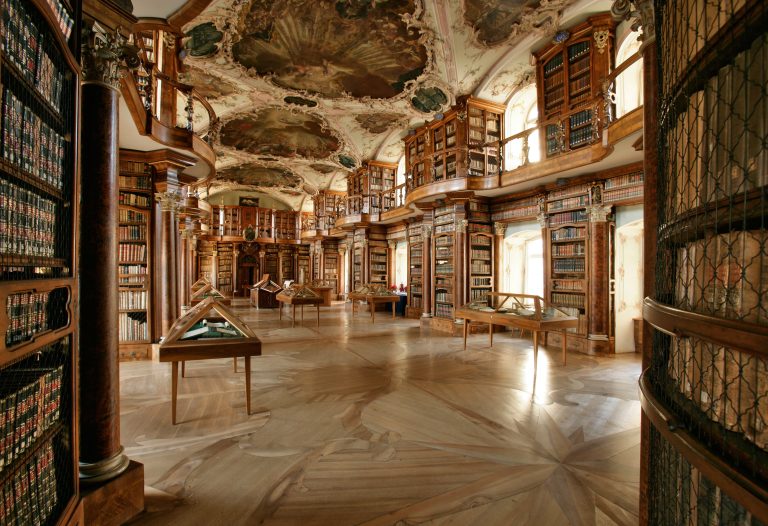 Stiftsbibliothek St. Gallen schönster Innenraum der Welt
