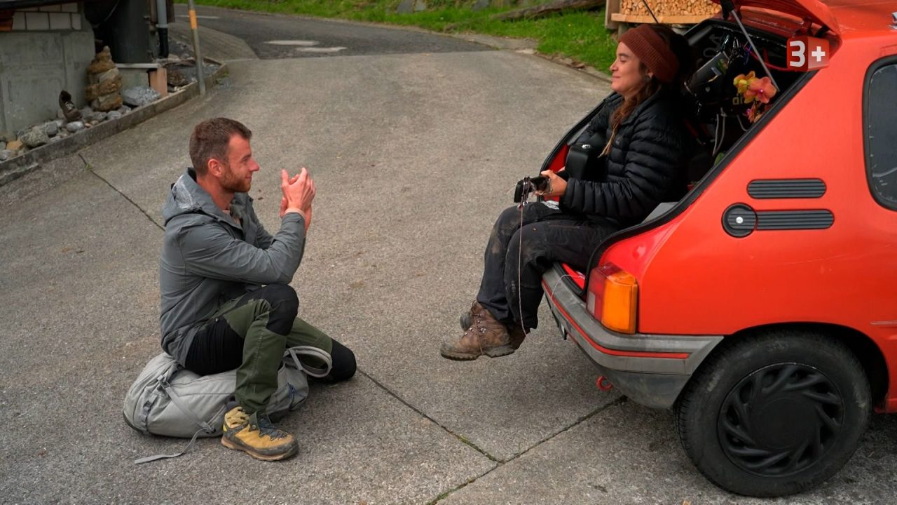 Gitarren-Solo von Cécile aus dem Kofferraum