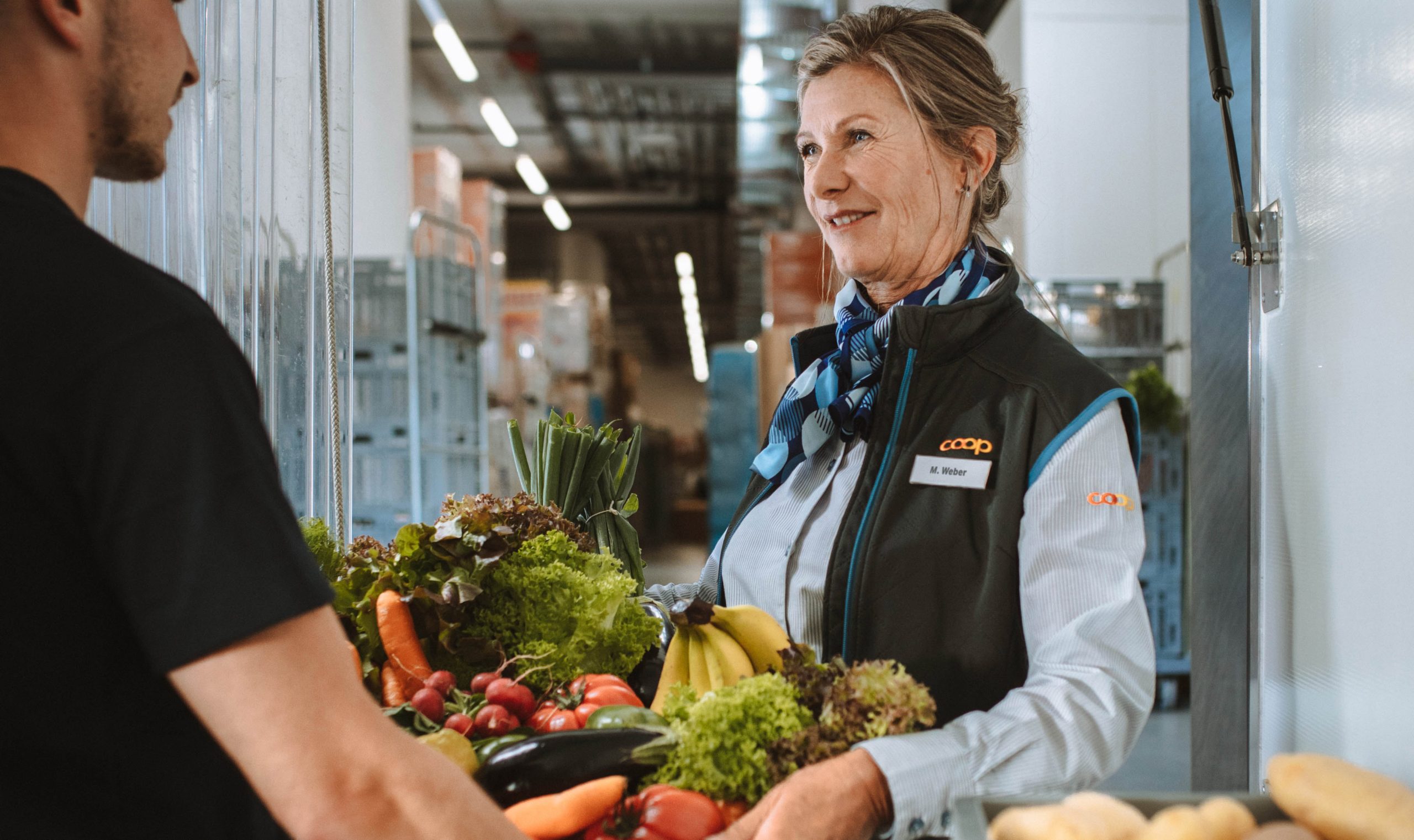 Positive Lohnentwicklung: Coop erhöht die Löhne 2027 um 1,1 Prozent coop-fruechte-symbolbild-cc-coop-happytimes-002