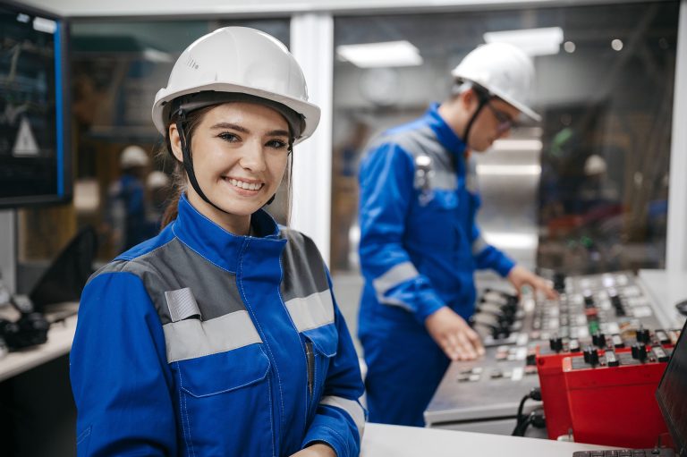Frau Industrie lacht