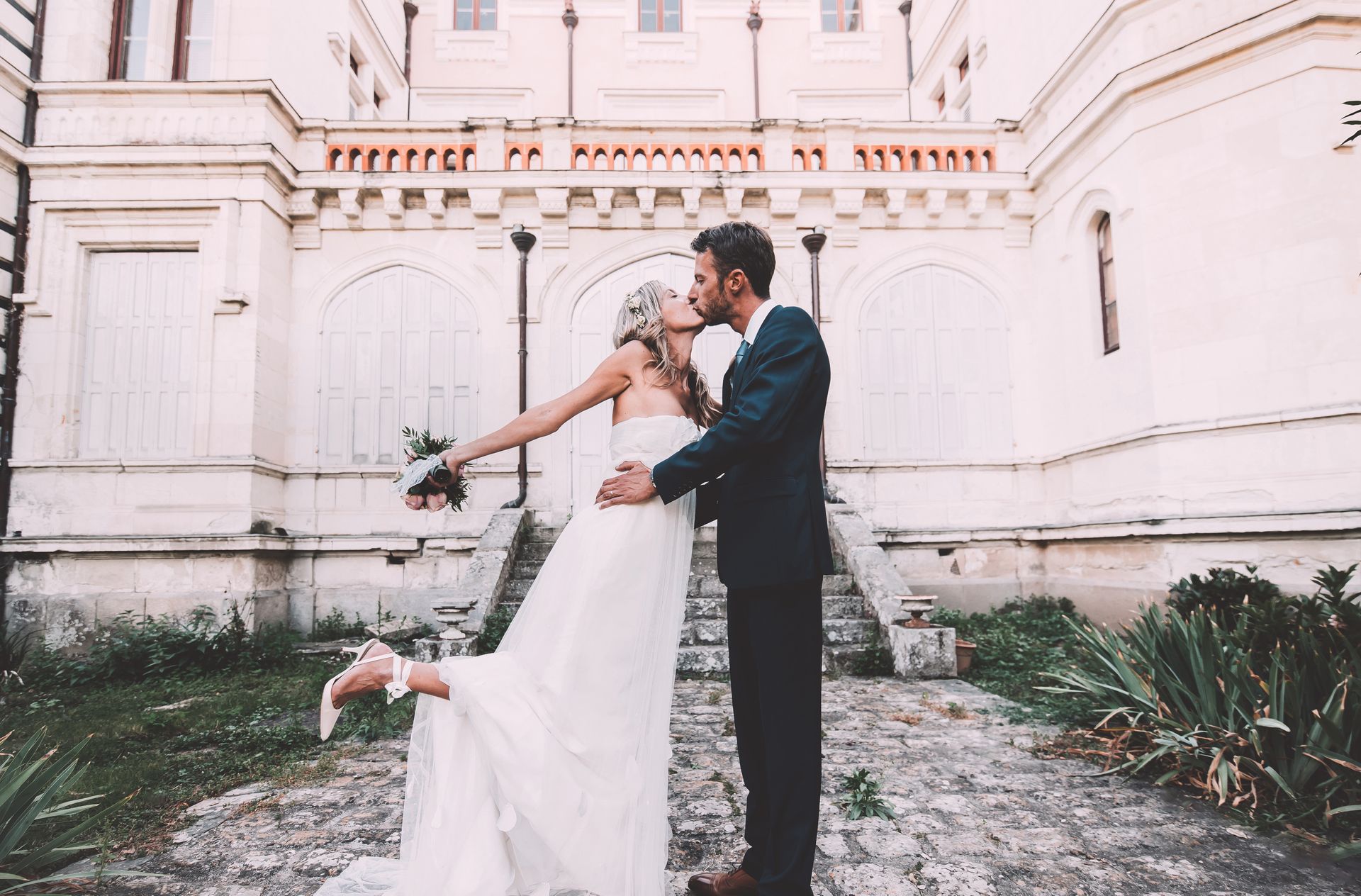 Ganzoni-Hösli: Doppelnamen sind ab 1. Januar 2027 wieder erlaubt - neu auch ohne Bindestrich Hochzeit Kuss