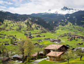 Interlaken Schweiz Kanton Bern beliebteste Ferienregion Herbst 2025