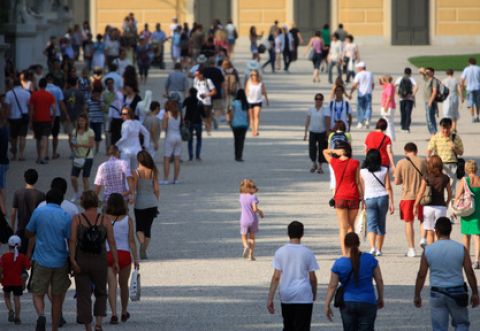 Avenir-Suisse-Bevoelkerte-Fussgngerzone-im-Sommer001