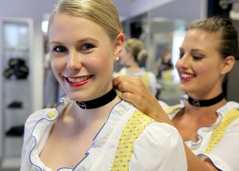 Lufthansa-120816_TRACHTENCREW_-13