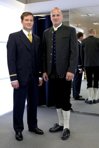 Lufthansa-120816_TRACHTENCREW_-16