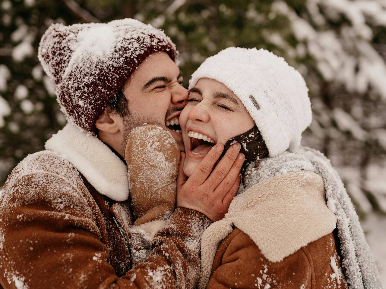 Paar Winter lachen Liebe