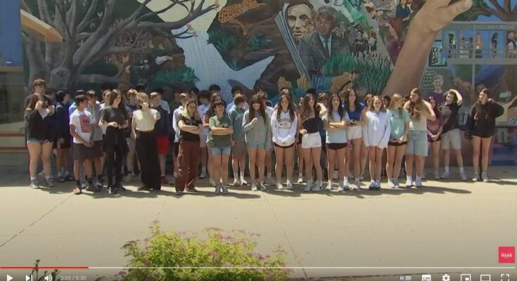 46 Zwillinge in einem Abschlussjahrgang 2024 in Massachusetts